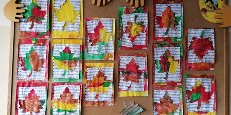 Powiększ grafikę: Prace plastyczne jesiennych lisci wykonane przez dzieci z grupy Pszczółki.